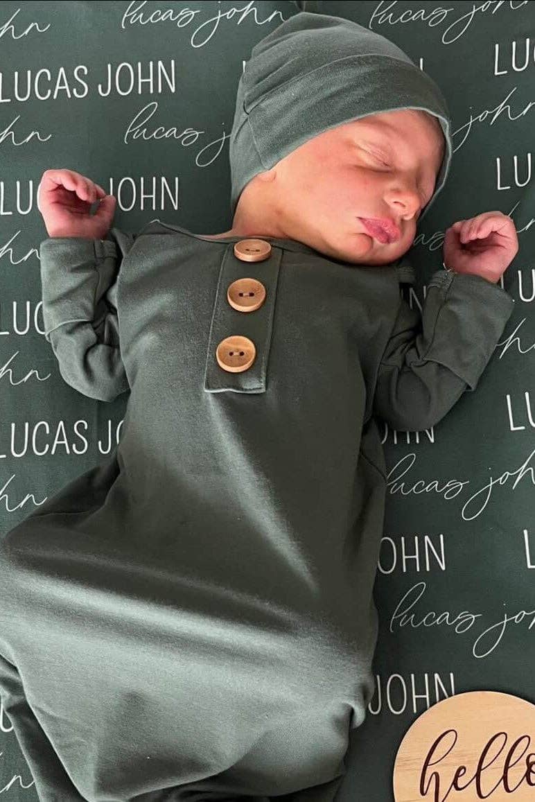 Emerald Bamboo Knotted Gown & Hat: Newborn / 7-14lbs+