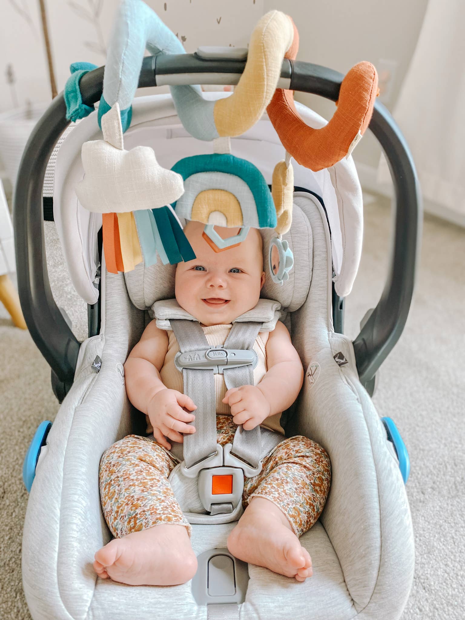 Bitzy Bespoke Itzy Bitzy Spiral Car Seat Activity Toy: Pastel