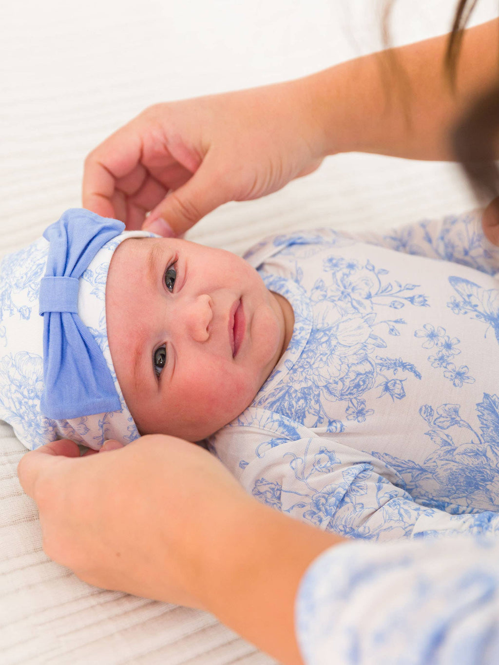 SoftSnooze™ Baby Girls Bamboo Viscose Periwinkle Butterfly Garden Ruffle Knotted Sleep Gown & Bow Hat Set: Blue / Newborn-3m