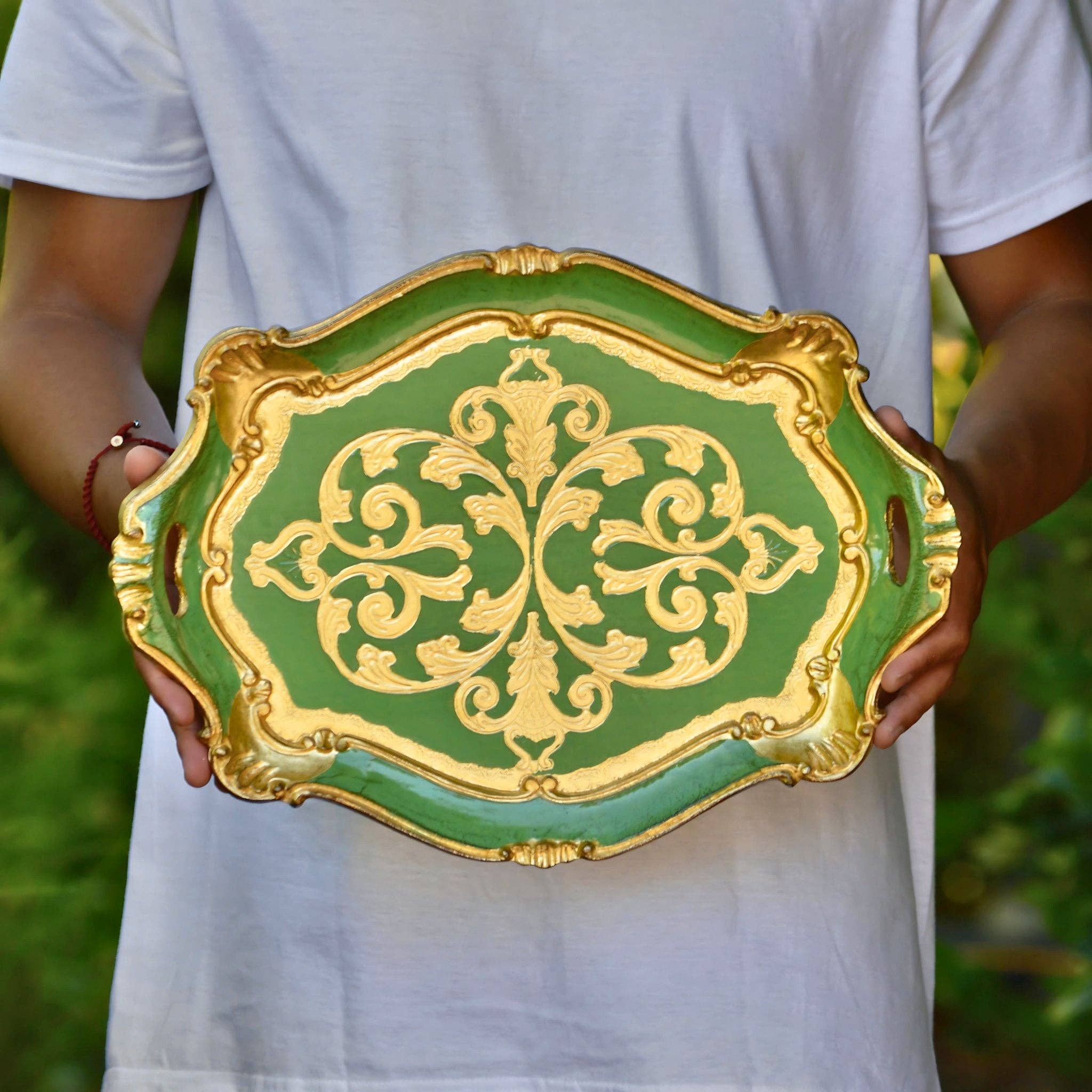 Florentine Carved Oval Scalloped Wood Tray with Handles: Cappuccino / Large