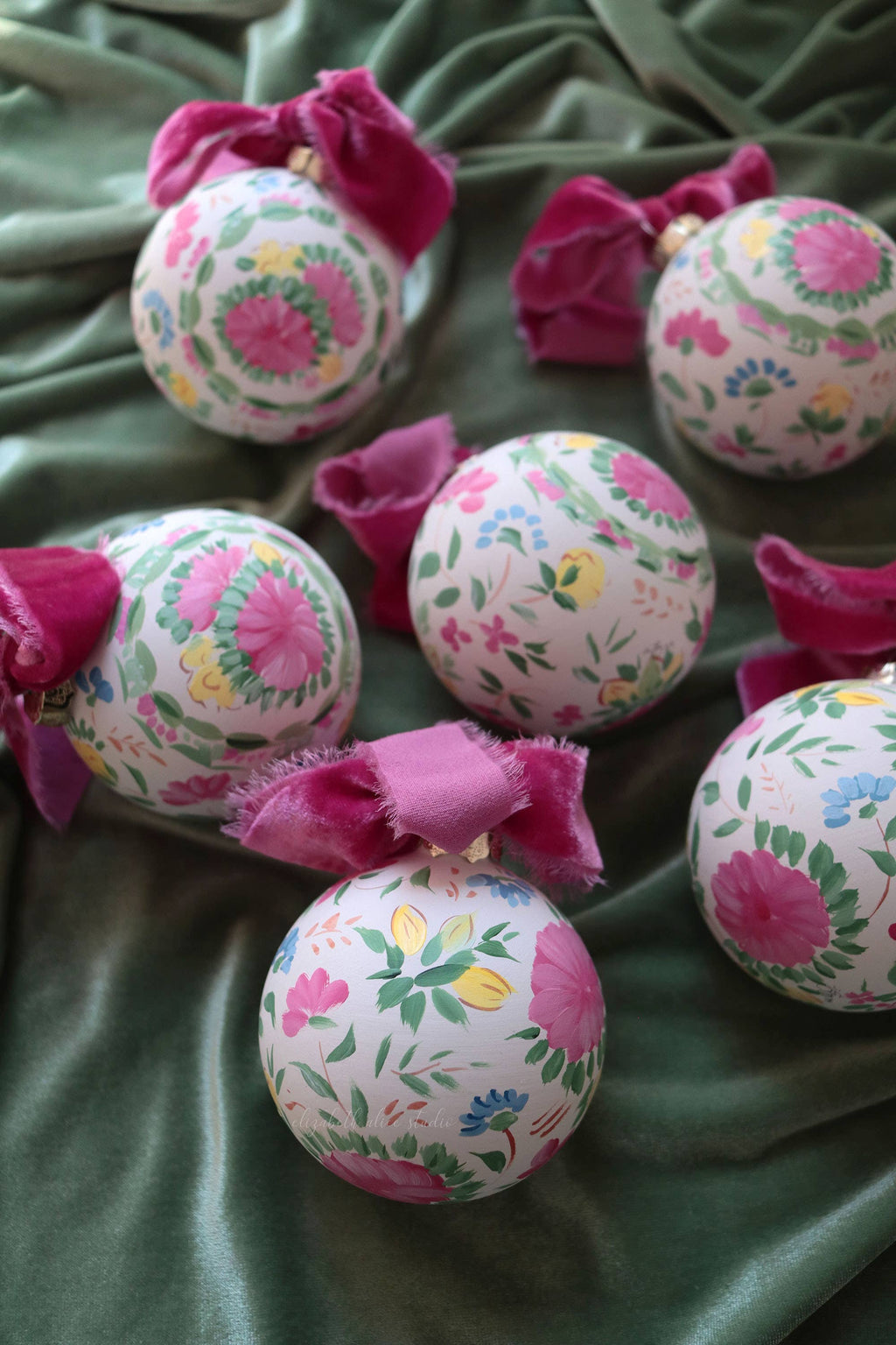 Hand-painted ornament, chinoiserie Rose Canton