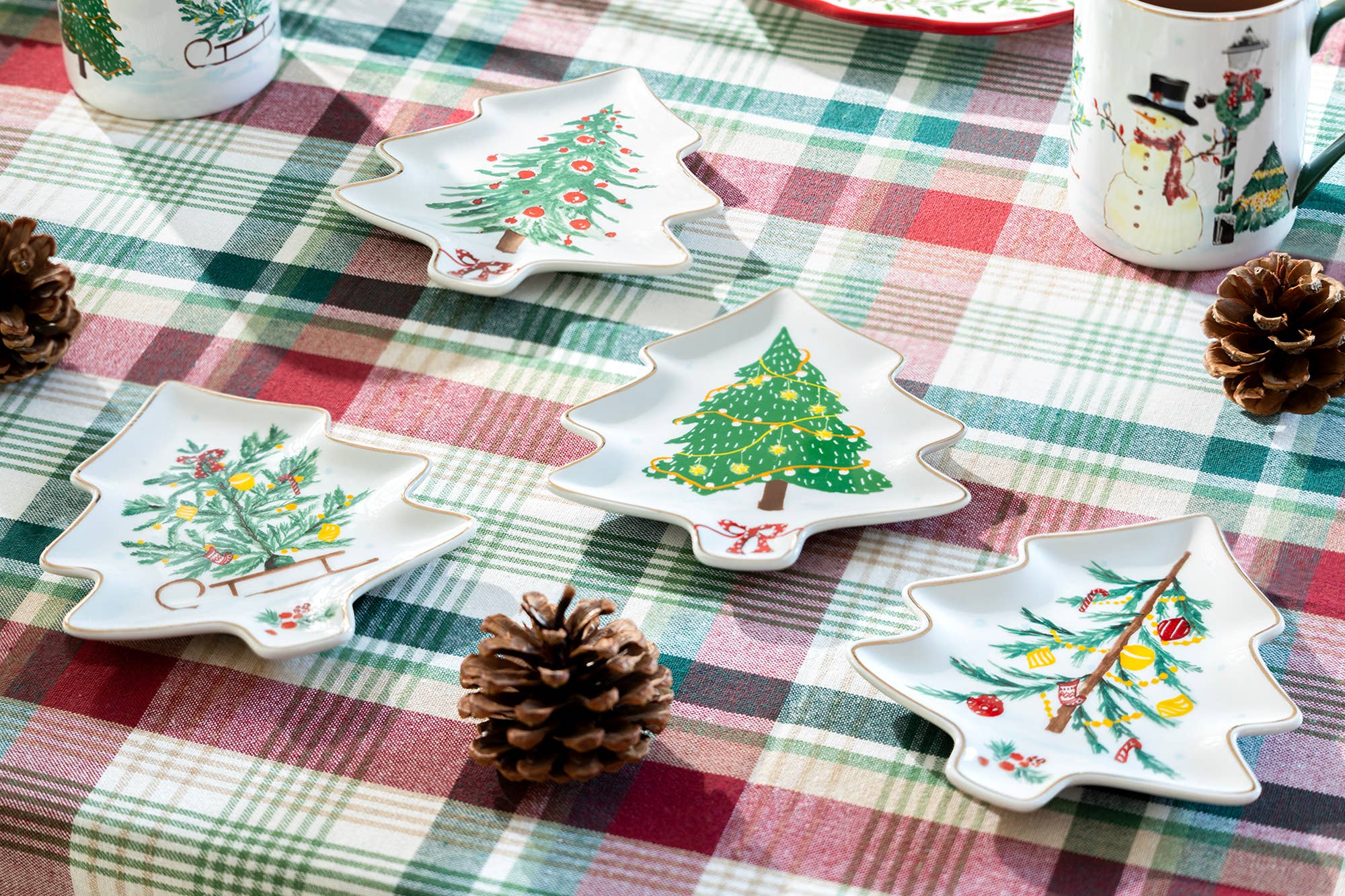 Festive Tree Delight 6" Assorted Dish Set of 4