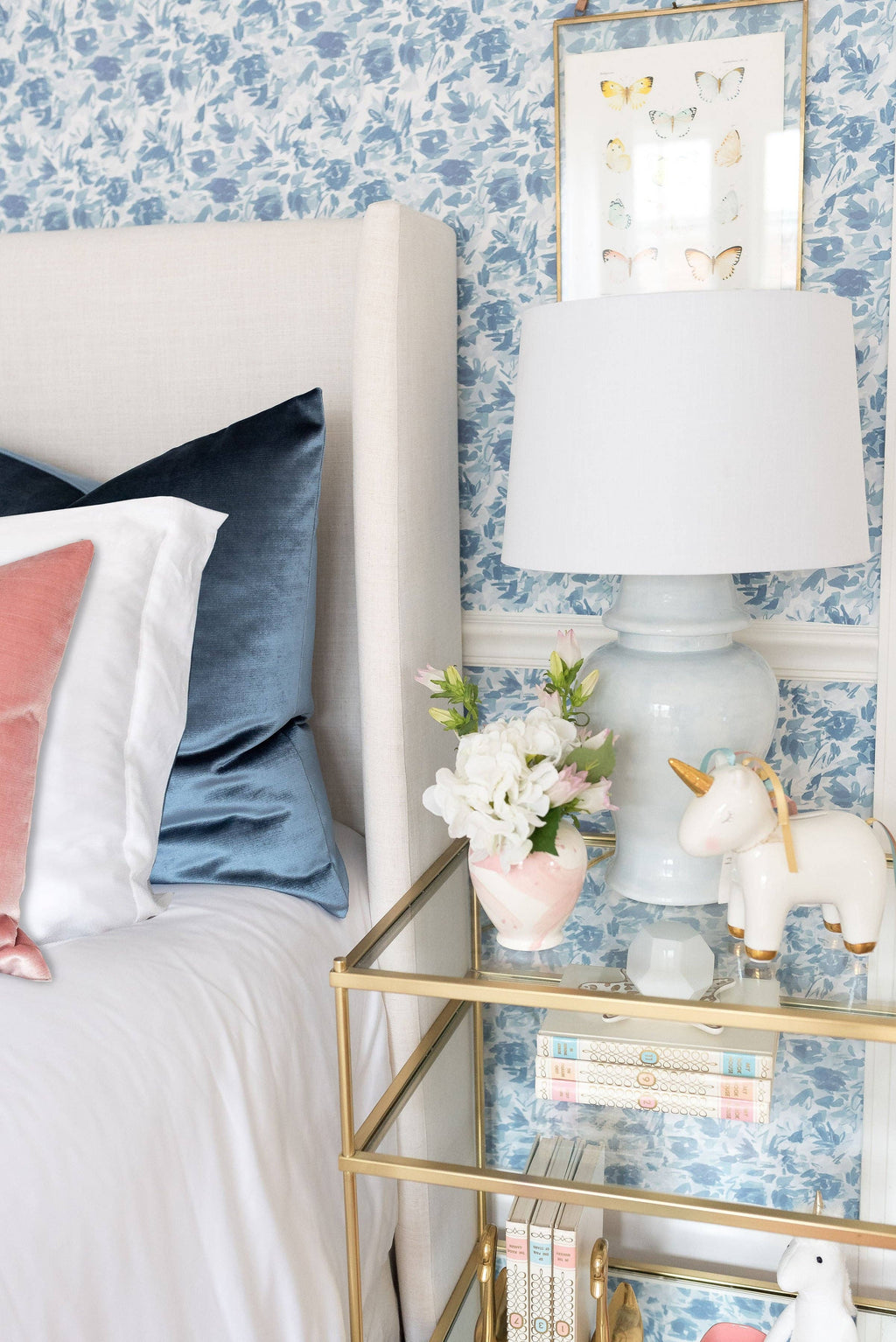 Hydrangea Light Blue Ginger Jar Lamp: Medium
