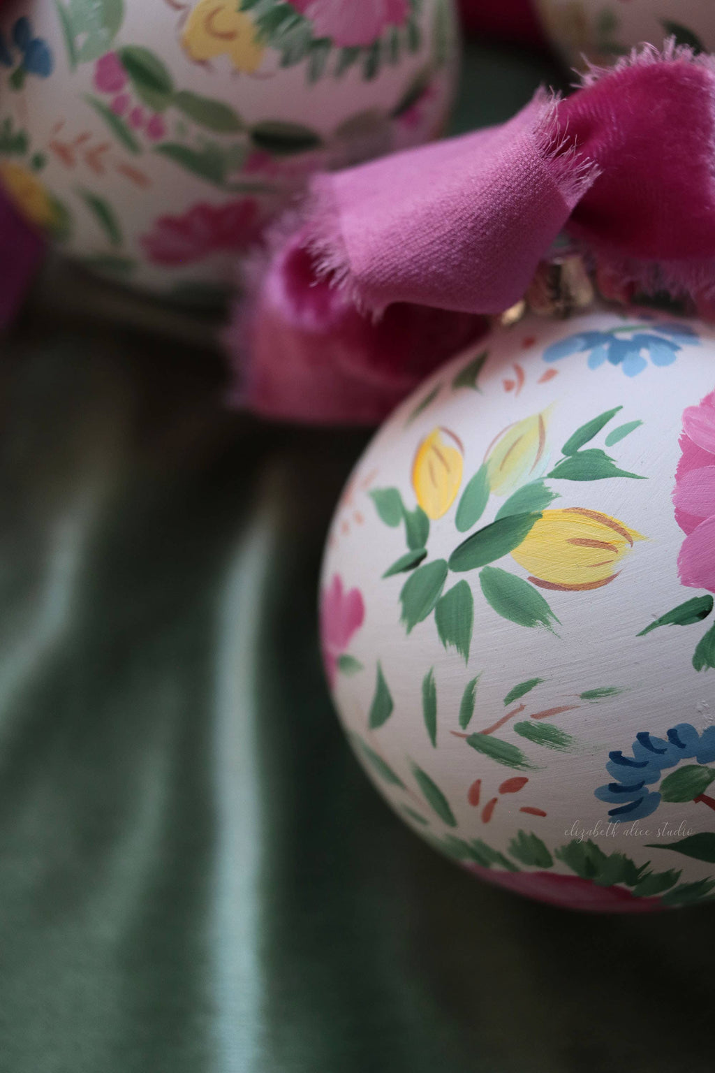Hand-painted ornament, chinoiserie Rose Canton